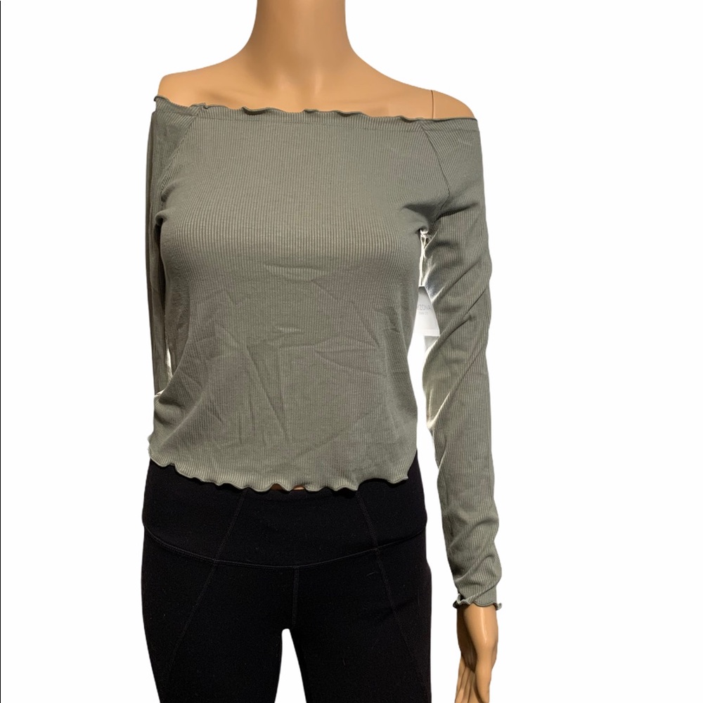 NWT Arizona Jean Co Off The Shoulder Long Sleeve